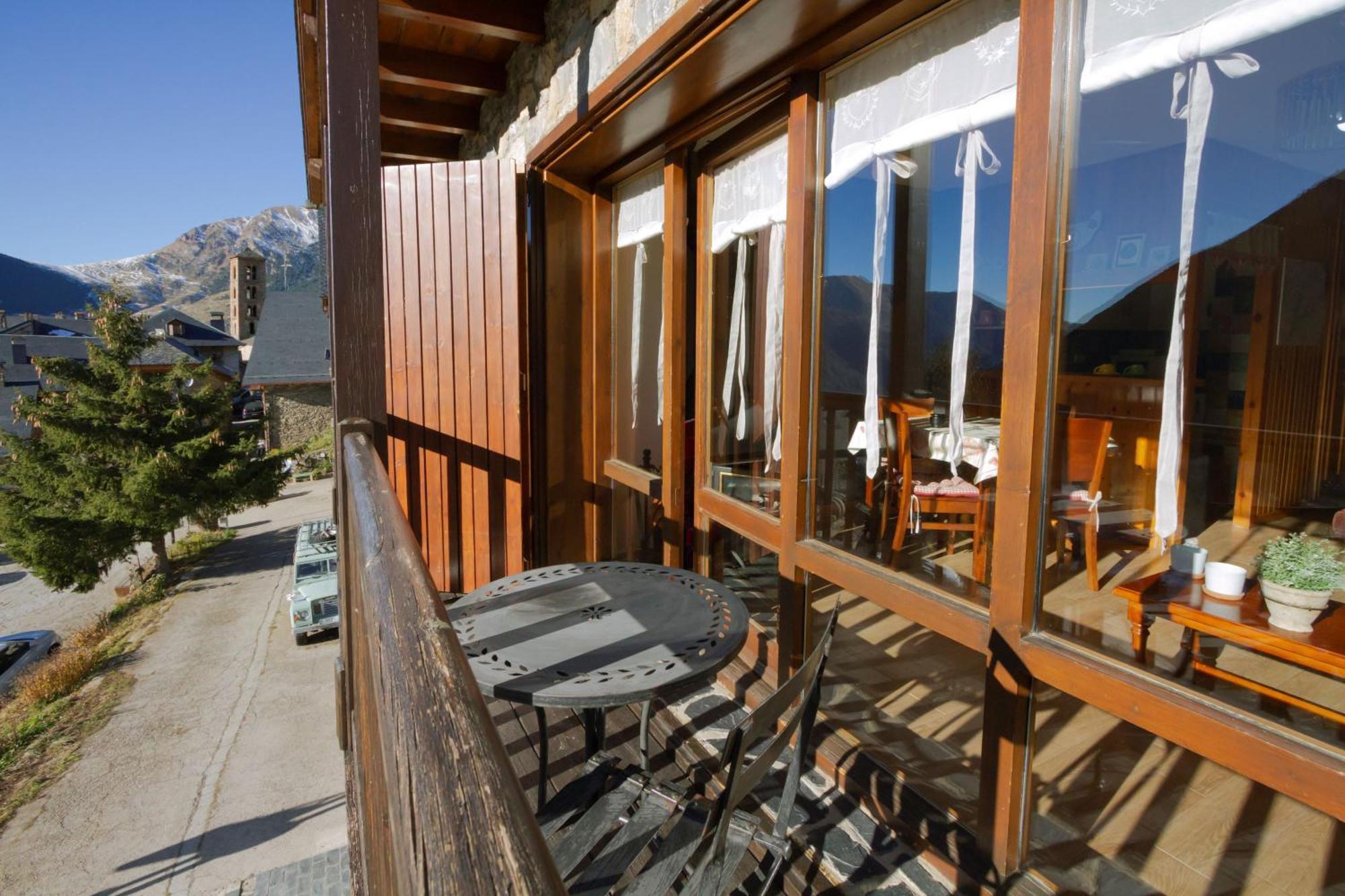 La Ginesta 2, Apartaments De Muntanya Estación Exteriör bild